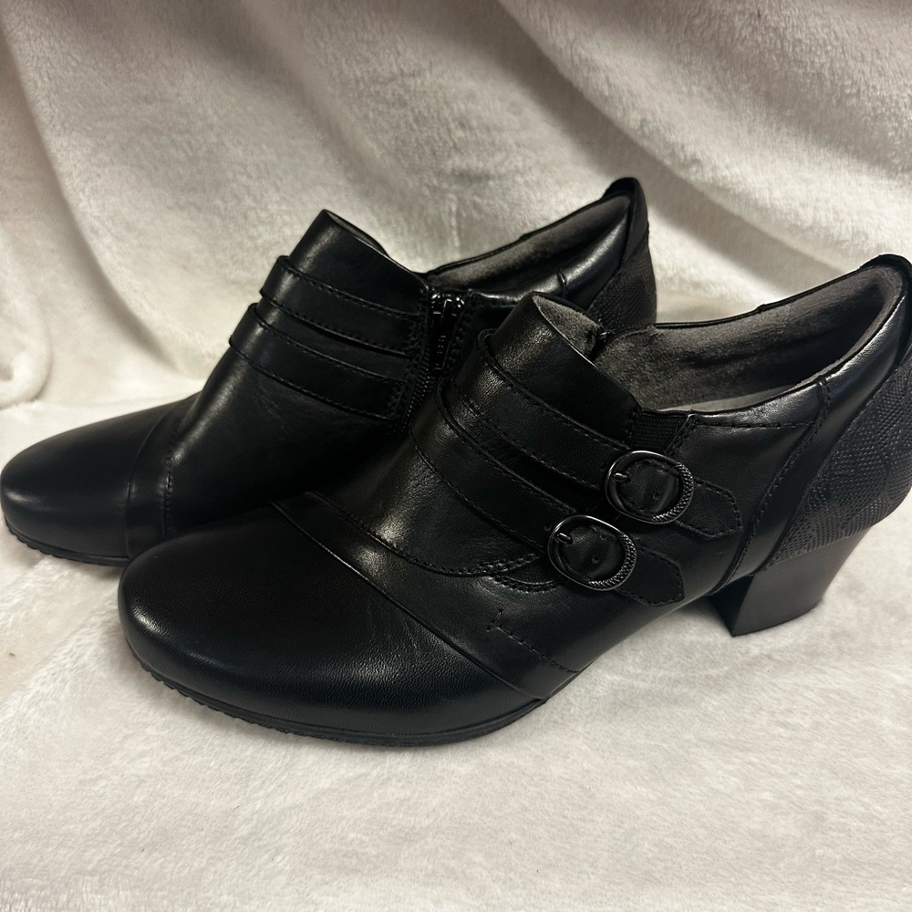 Earth Ankle Boots